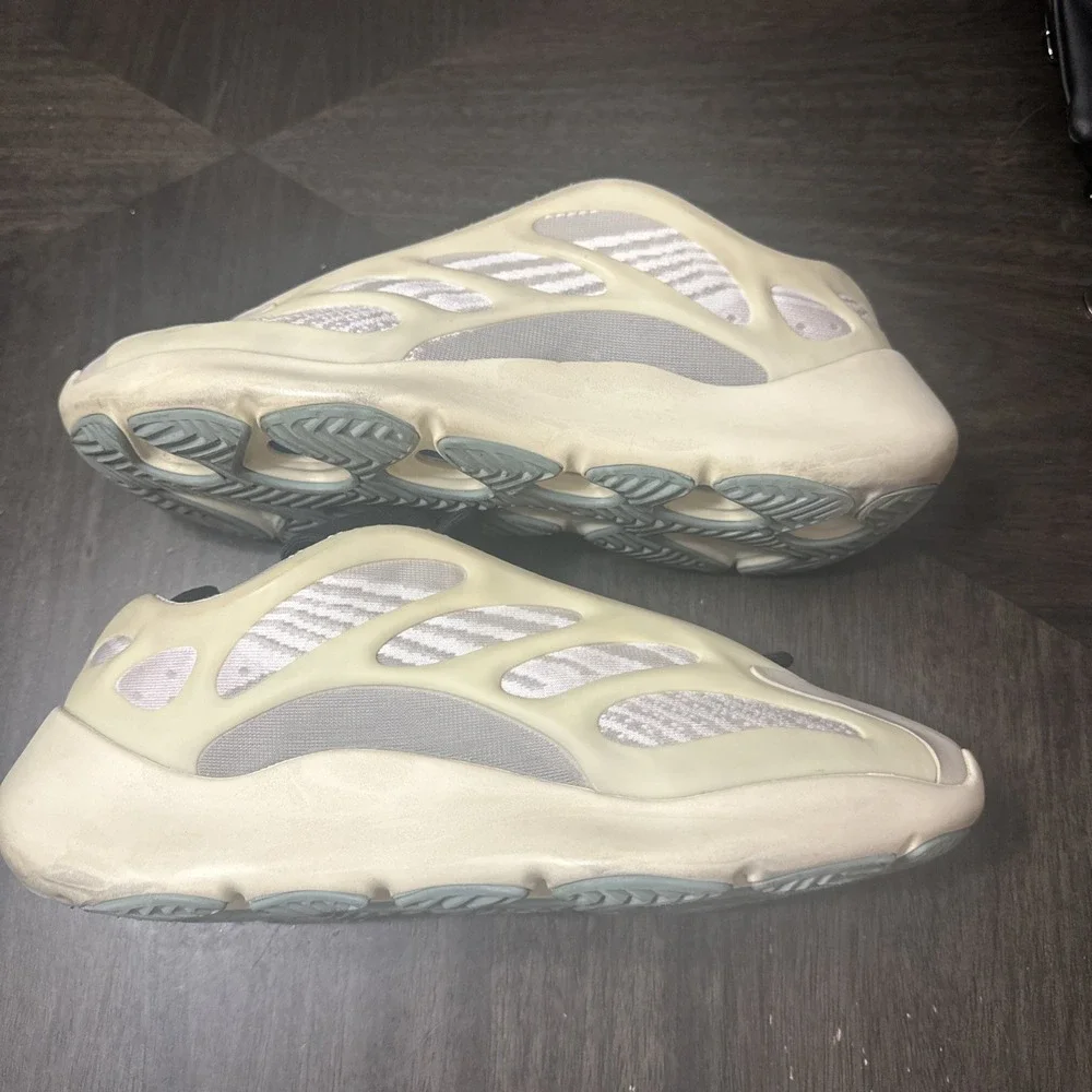 adidas Yeezy Boost 700 V3 Azael FW4980 Preowned Men's Sneaker Mens 9.5